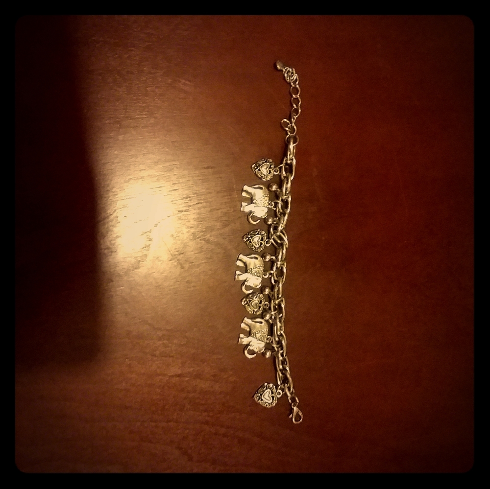 🖤 Silver Elephant and Heart Charm Bracelet